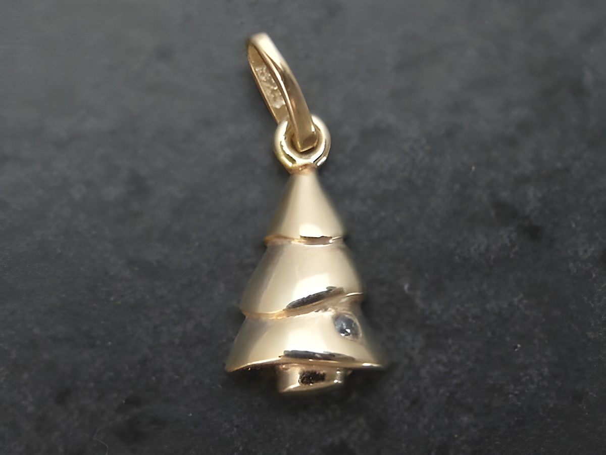 Tannenbaum Silber Anhänger aus Sterling Silber, vergoldet und mit Zirkonia verziert, Hersteller Juwelier Harnisch, stilvoller Schmuck für jede Gelegenheit.