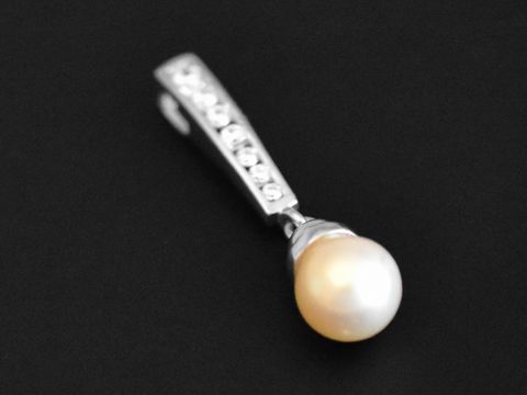 Perle Silber Anhänger glitzern rhodiniert mit Süßwasser Zuchtperlen und Zirkonia von Juwelier Harnisch, elegantes Schmuckstück für besondere Anlässe.