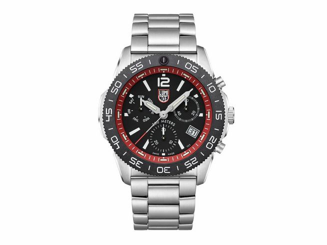 Luminox Uhr XS.3155.M - Pacific Diver Chrono - 44 mm in Edelstahl mit schwarzem Zifferblatt und rotem Lünette, ideal für sportliche Aktivitäten und Wassersport.