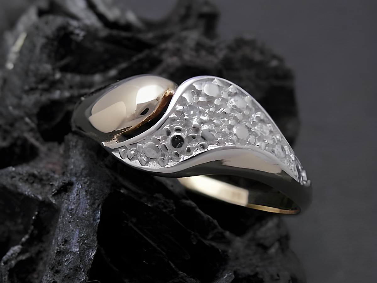 Gold Ring charmant Gold 585 bicolor mit Diamanten. Eleganter Goldring der Größe 54 von Hersteller Juwelier Harnisch, ideal bis Gr. 54/17,5.