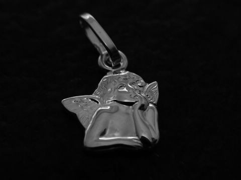 Sterling Silber Anhänger eines Schutzengels mit Flügeln und nachdenklichem Ausdruck, hergestellt von Juwelier Harnisch, ideal als Geschenk oder für persönlichen Schmuck.