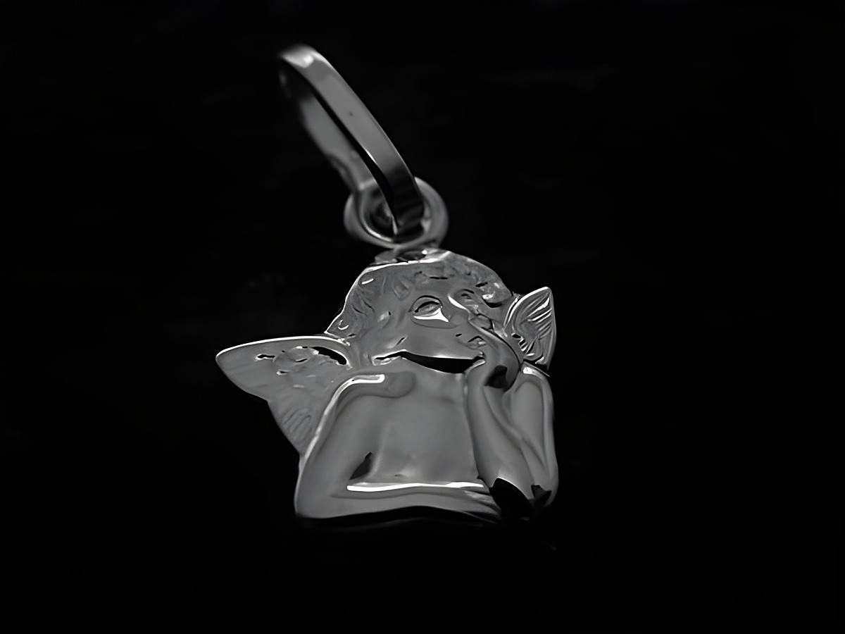 Sterling Silber Anhänger eines Schutzengels mit Flügeln und nachdenklichem Ausdruck, hergestellt von Juwelier Harnisch, ideal als Geschenk oder für persönlichen Schmuck.