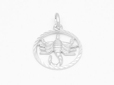 Skorpion Sternzeichen Anhänger aus diamantiertem Sterling Silber, gefertigt von Juwelier Harnisch, zeigt detailreiche Skorpion-Reliefdarstellung in elegantem Design.