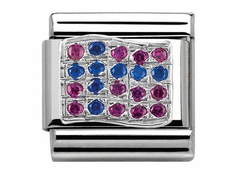 Ein silberner Charm von Nomination mit der Bezeichnung Classic SilverShine, verziert mit Zirkonia in den Farben Blau und Pink, die die norwegische Flagge darstellen.