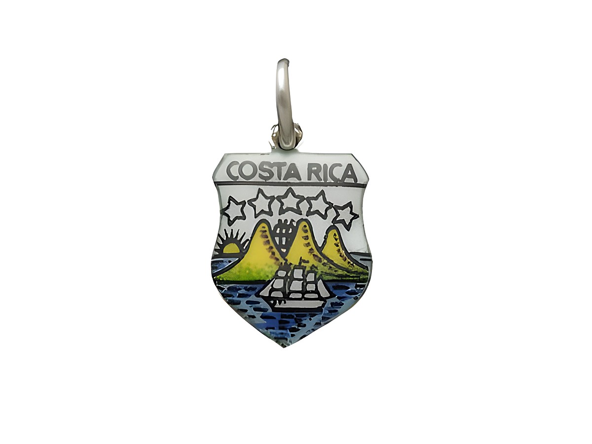 Silberner Anhänger in Wappenform mit dem Costa Rica Länderwappen, zeigt Vulkane, ein Schiff und die Aufschrift Costa Rica in bunten Farben auf weißem Hintergrund.