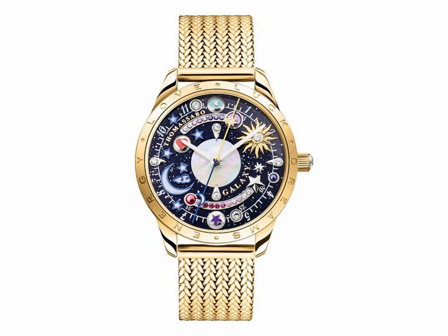 Edelstahl Damenuhr von Thomas Sabo in gelbgoldfarben mit einem kunstvoll gestalteten Ziffernblatt, das Planeten und Sterne zeigt, und einem eleganten geflochtenen Armband.