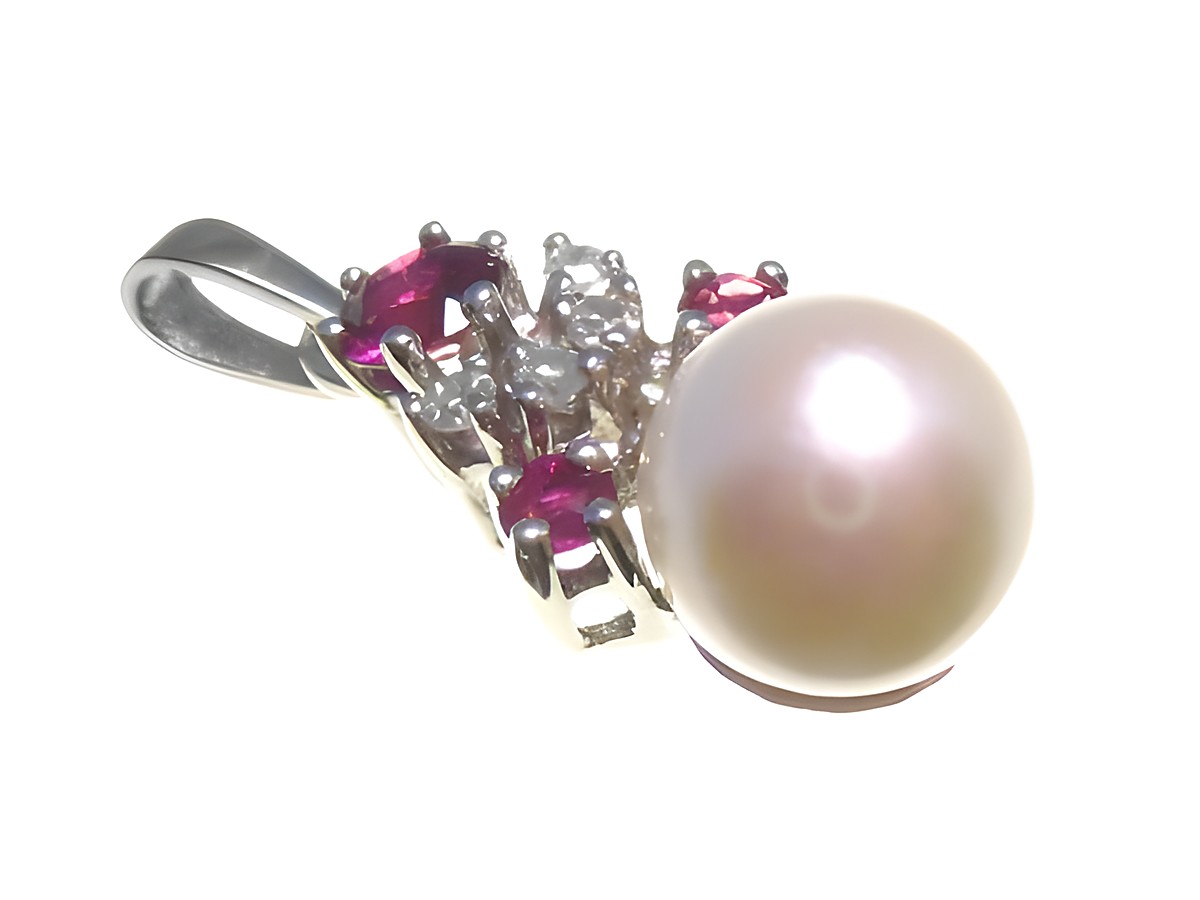 Diamant Gold 585 Anhänger aus Weißgold mit einer großen Perle und roten Steinen, gefertigt von Juwelier Harnisch, elegantes Design für besondere Anlässe.