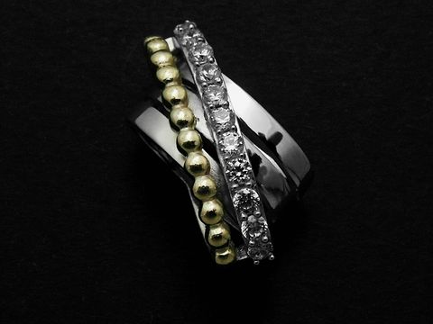 Silber Anhänger in modernem Design mit Zirkonia in weiß, Hersteller Juwelier Harnisch, präsentiert verschiedene Motive mit eleganten Glanz und stilvoller Form.