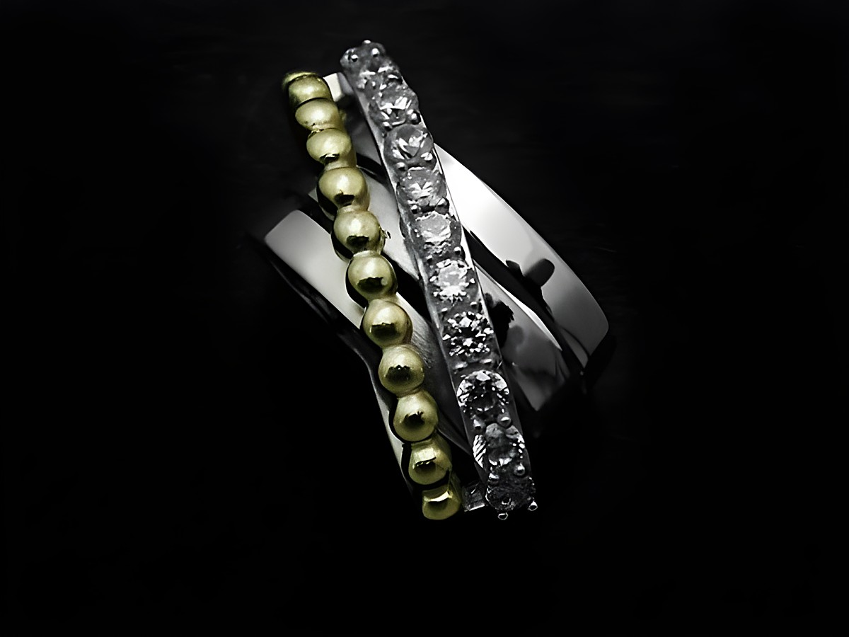 Silber Anhänger in modernem Design mit Zirkonia in weiß, Hersteller Juwelier Harnisch, präsentiert verschiedene Motive mit eleganten Glanz und stilvoller Form.