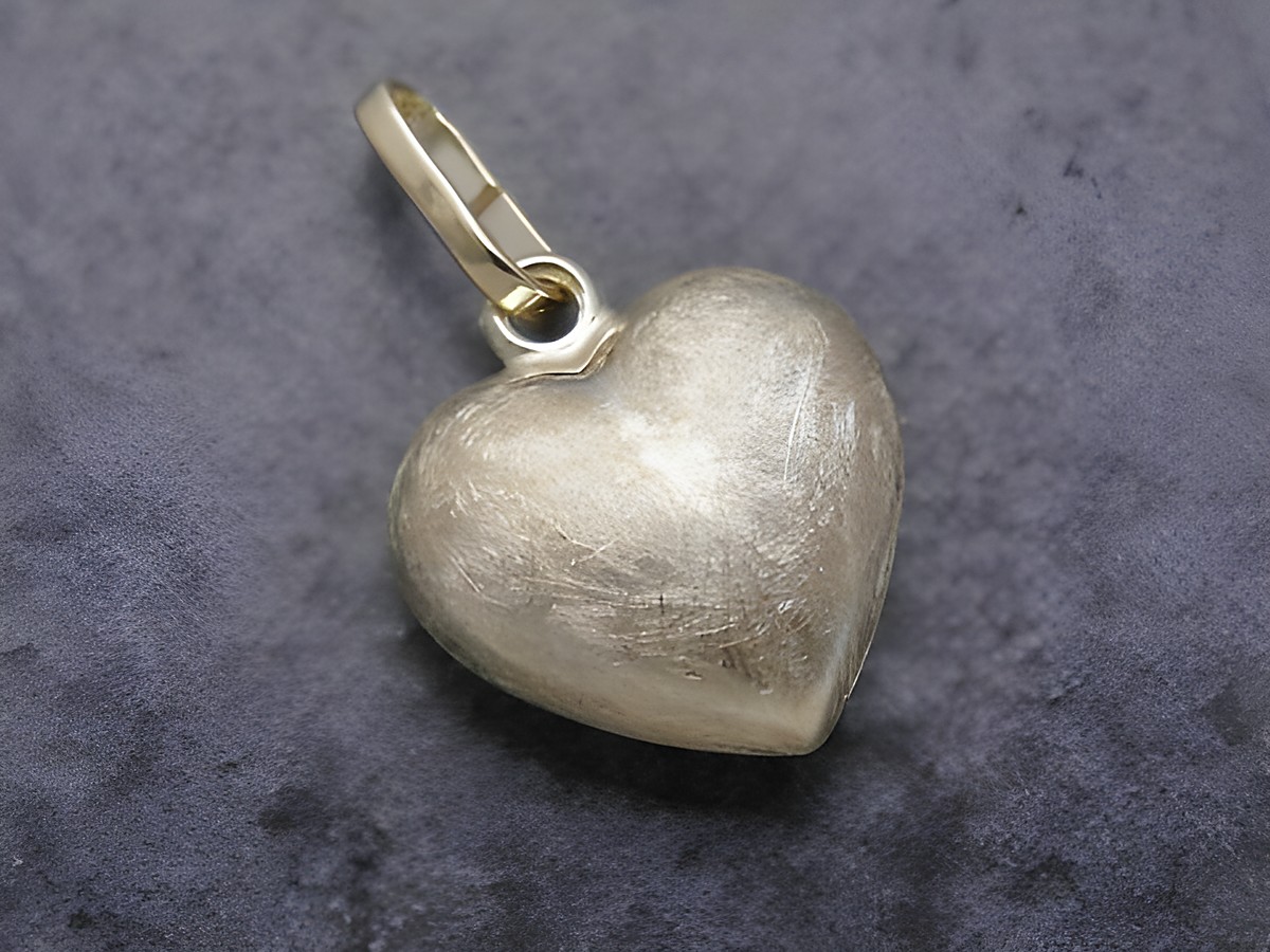 Herz Anhänger in Gold, eismattiert, 11,6 mm, plastisch, Hersteller: Juwelier Harnisch, elegant und zeitlos, ideal als Schmuckstück oder Geschenk.