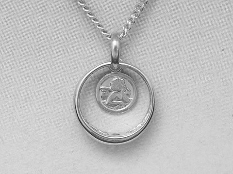 Taufring mit Schutzengel aus 925 Silber rhodiniert und Saphir, hergestellt von Juwelier Harnisch, elegantes Design mit feinem Engelmotiv. Ideal als Geschenk oder persönlicher Glücksbringer.