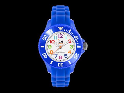 Die Ice-Watch ICE mini Blue MN.BE.M.S.12 000745 ist eine bunte Kinderuhr mit einem blauen Gehäuse und einem weißen Zifferblatt. Die Ziffern sind in verschiedenen Farben und gut ablesbar.