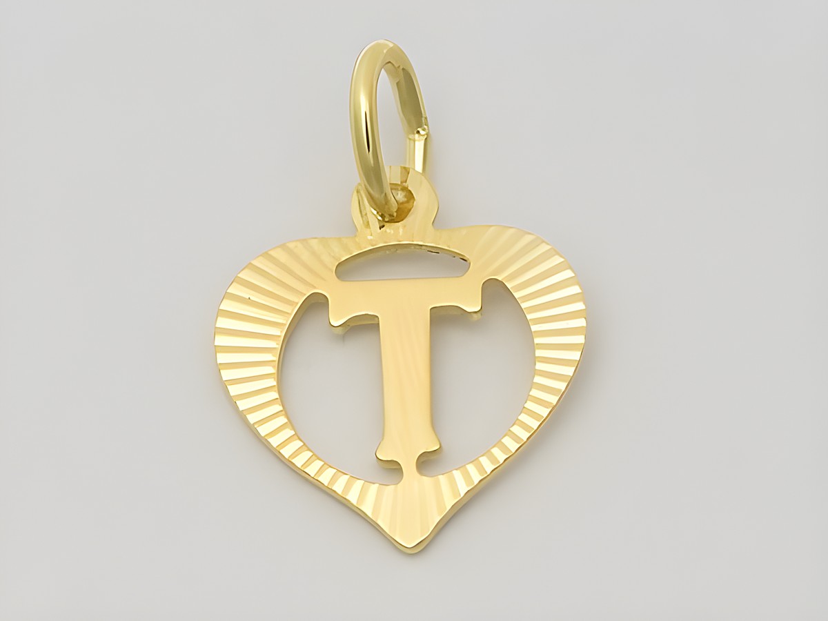 Herz Anhänger mit dem Buchstaben T aus 333 Gold, diamantiert. Hersteller Juwelier Harnisch. Elegantes Design, ideal als persönliches Geschenk oder Schmuckstück für jeden Anlass.