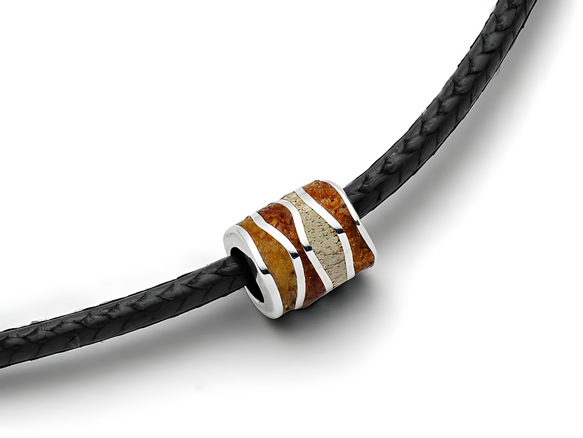 Sterling Silber Kette mit einem besonderen Bernsteinanhänger in der Wellenform, auf schwarzem, geflochtenem Leder, 50 cm lang, elegant und modern.