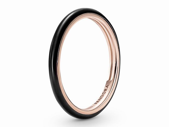 Schwarzer Emaille-Ring von Pandora in Roségold vergoldet, Größe 58, schlichtes und elegantes Design, ideal für vielseitige Anlässe, zeitlos und modern.