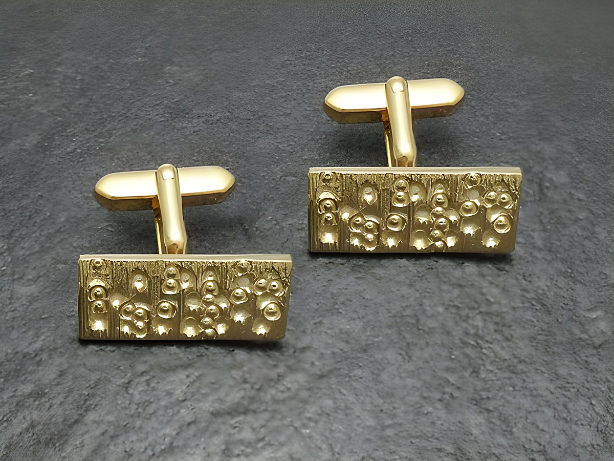 Manschettenknöpfe vergoldet im klassischen Design vom Juwelier Harnisch in goldfarben, elegant und stilvoll, ideal für besondere Anlässe und formelle Kleidung.