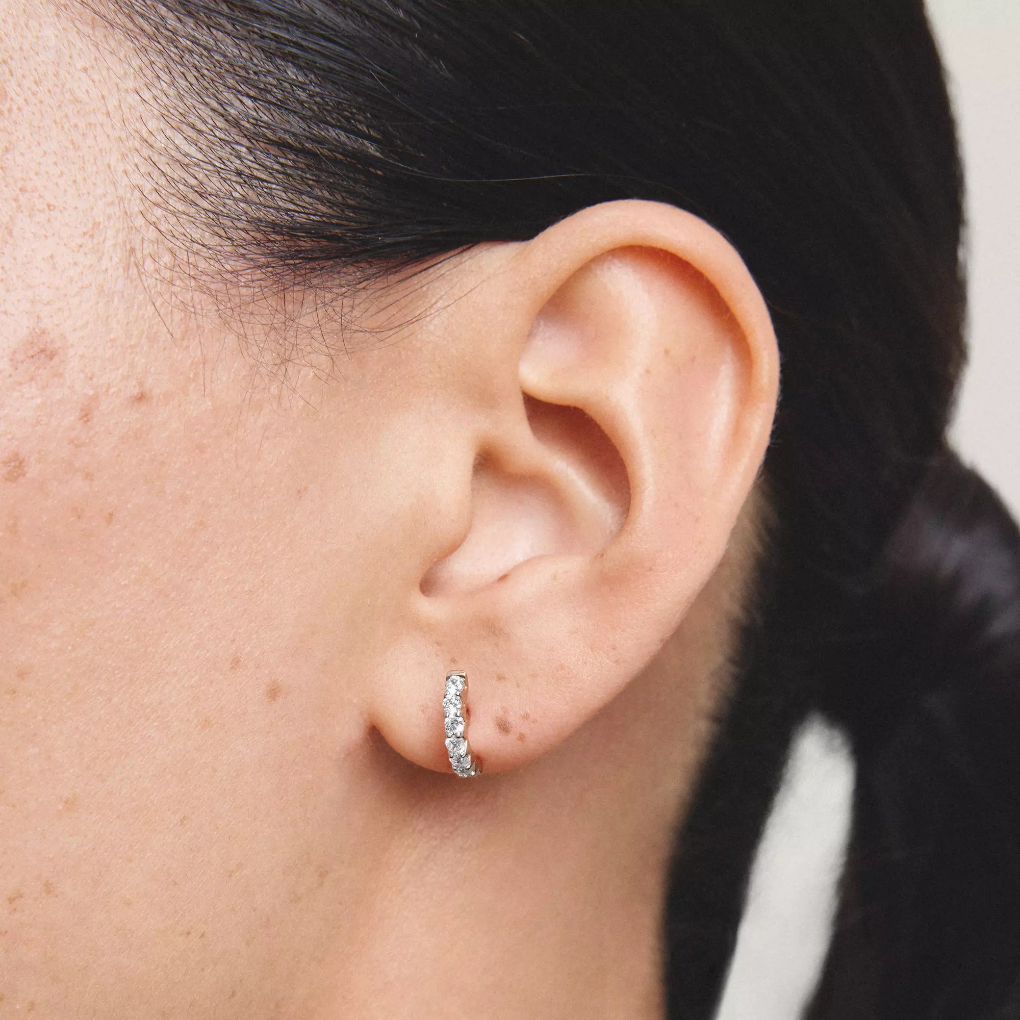 Thomas Sabo Ohrstecker mit weißem Zirkonia – Silber – 2,2 mm breit – Ansicht 3