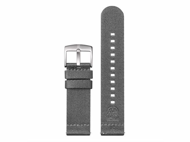 Luminox Uhren Nylonarmband FNX.2405.80Q.K in Grau, 24 mm breit, mit einer silbernen Schnalle und mehreren Einstichlöchern für die Anpassung. Ideal als Ersatz für Luminox Uhren.