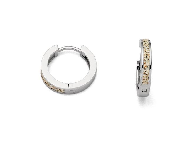 DUR Ohrringe Marina aus Sterling Silber, zeitloses Design mit schmalem, glänzendem Ring und einem dekorativen, sandfarbenen Element in der Mitte, eleganter Look für jeden Anlass.