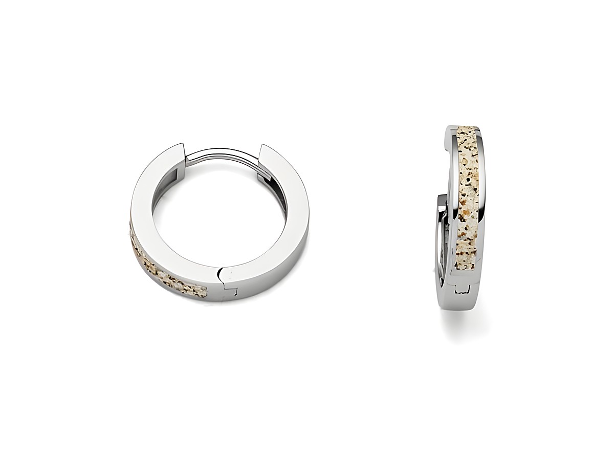 DUR Ohrringe Marina aus Sterling Silber, zeitloses Design mit schmalem, glänzendem Ring und einem dekorativen, sandfarbenen Element in der Mitte, eleganter Look für jeden Anlass.