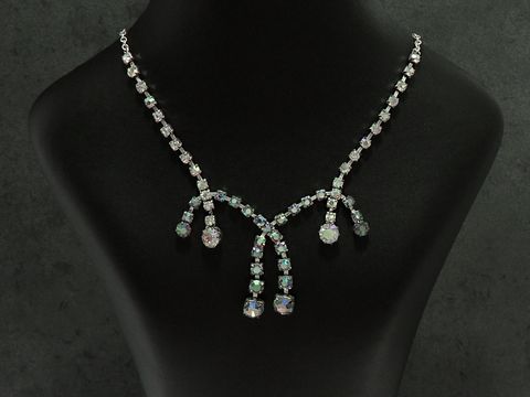 Strass Collier Kette in edlem Design mit buntem Schimmer, 38-45 cm, hergestellt von Juwelier Harnisch aus Sterling Silber und silberfarbenen Elementen.
