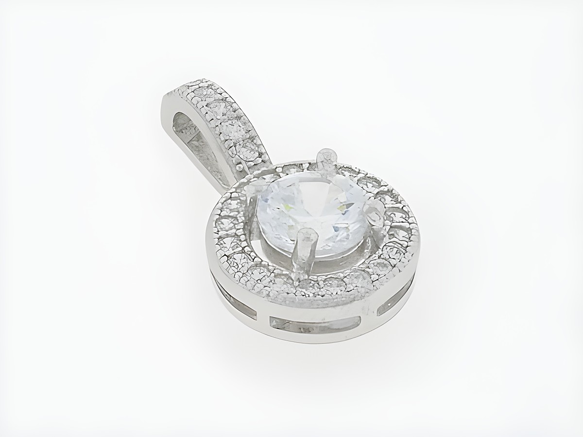 Silber Anhänger rund aus Silber, hinreißend gestaltet mit klaren Zirkonia, Hersteller: Juwelier Harnisch, Zirkonia funkelt ansprechend im Mittelpunkt des Anhängers.