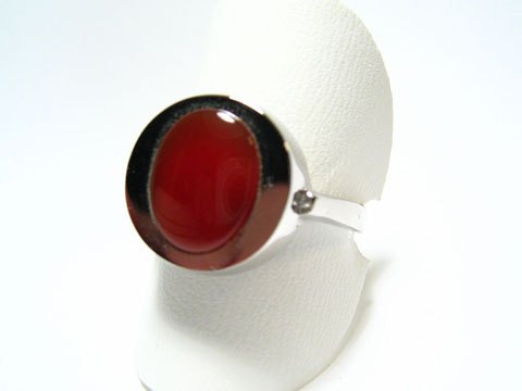 Silber Ring rhodiniert mit rotbraunem Karneol im 70er Look, Hersteller Juwelier Harnisch, verstellbare Ringe, elegant und stilvoll, ideal für jedes Outfit.
