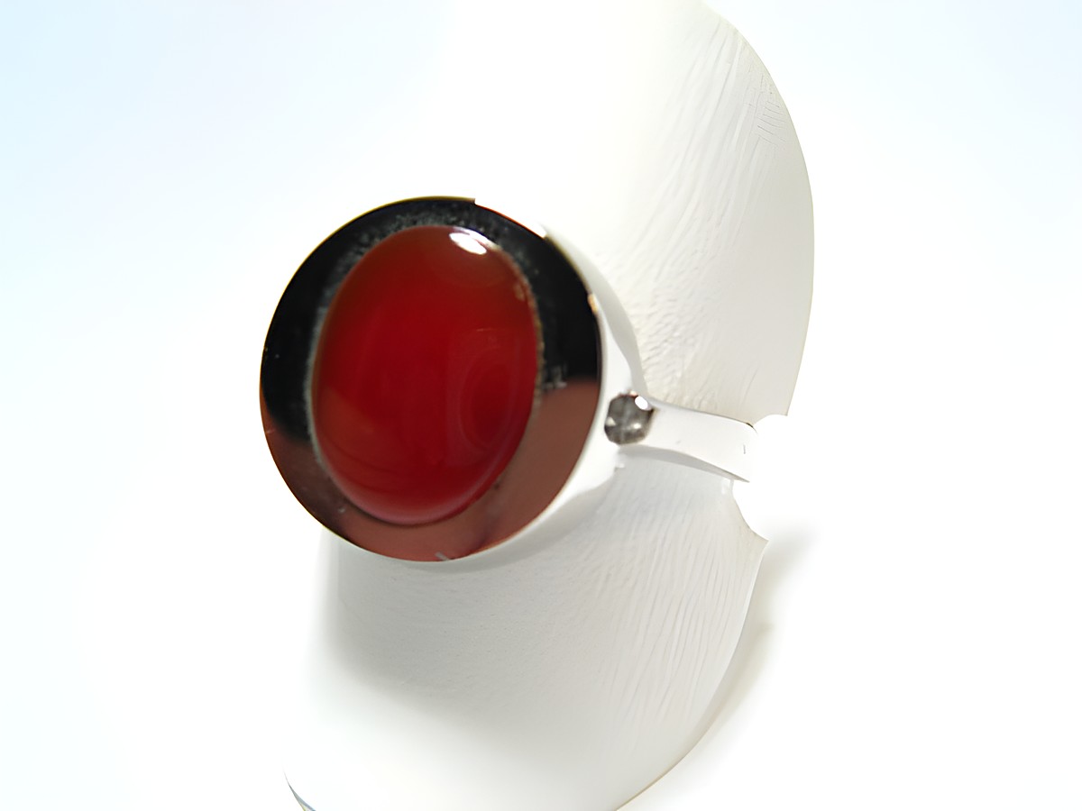 Silber Ring rhodiniert mit rotbraunem Karneol im 70er Look, Hersteller Juwelier Harnisch, verstellbare Ringe, elegant und stilvoll, ideal für jedes Outfit.