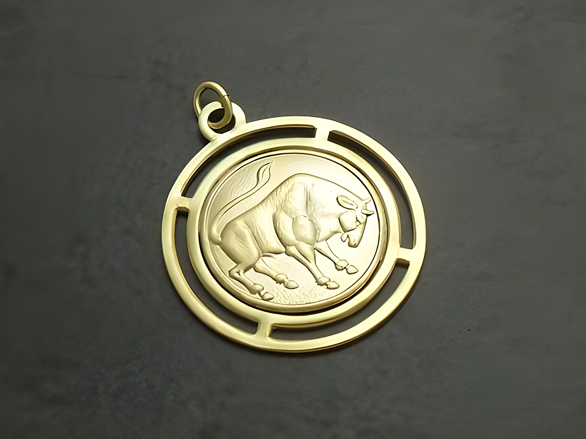 Goldfarbene, runde 3D-Platte mit dem Sternzeichen Stier, gestaltet von Juwelier Harnisch, zeigt einen detaillierten Stier im Inneren des kreisförmigen Rahmens.
