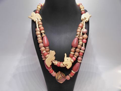 61902-0 Bunte Holzkette mit Safaritiere-Motiven, 20 mm Perlen und 70 cm Länge, handgefertigter Schmuck vom Hersteller Juwelier Harnisch. Ideal für jeden Anlass.