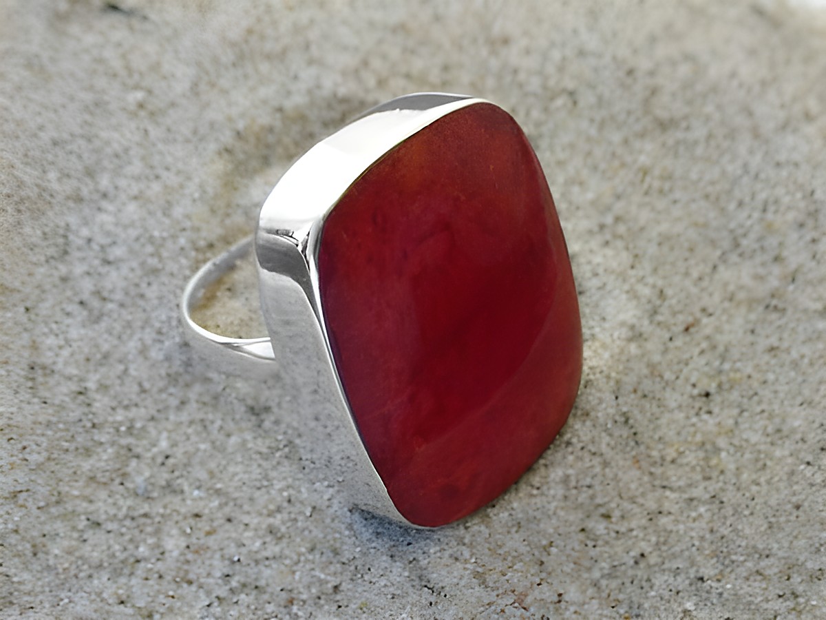 Silber Ring Größe 52 aus Sterling Silber mit eckigem Koralle-Einsatz, Hersteller Juwelier Harnisch, stilvolles Design für Damen.