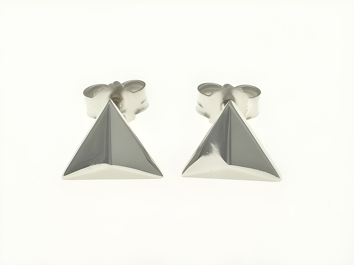 Dreieck Ohrstecker aus rhodiniertem Sterling Silber ohne Stein vom Hersteller Juwelier Harnisch, elegant und modern in Form und Design.