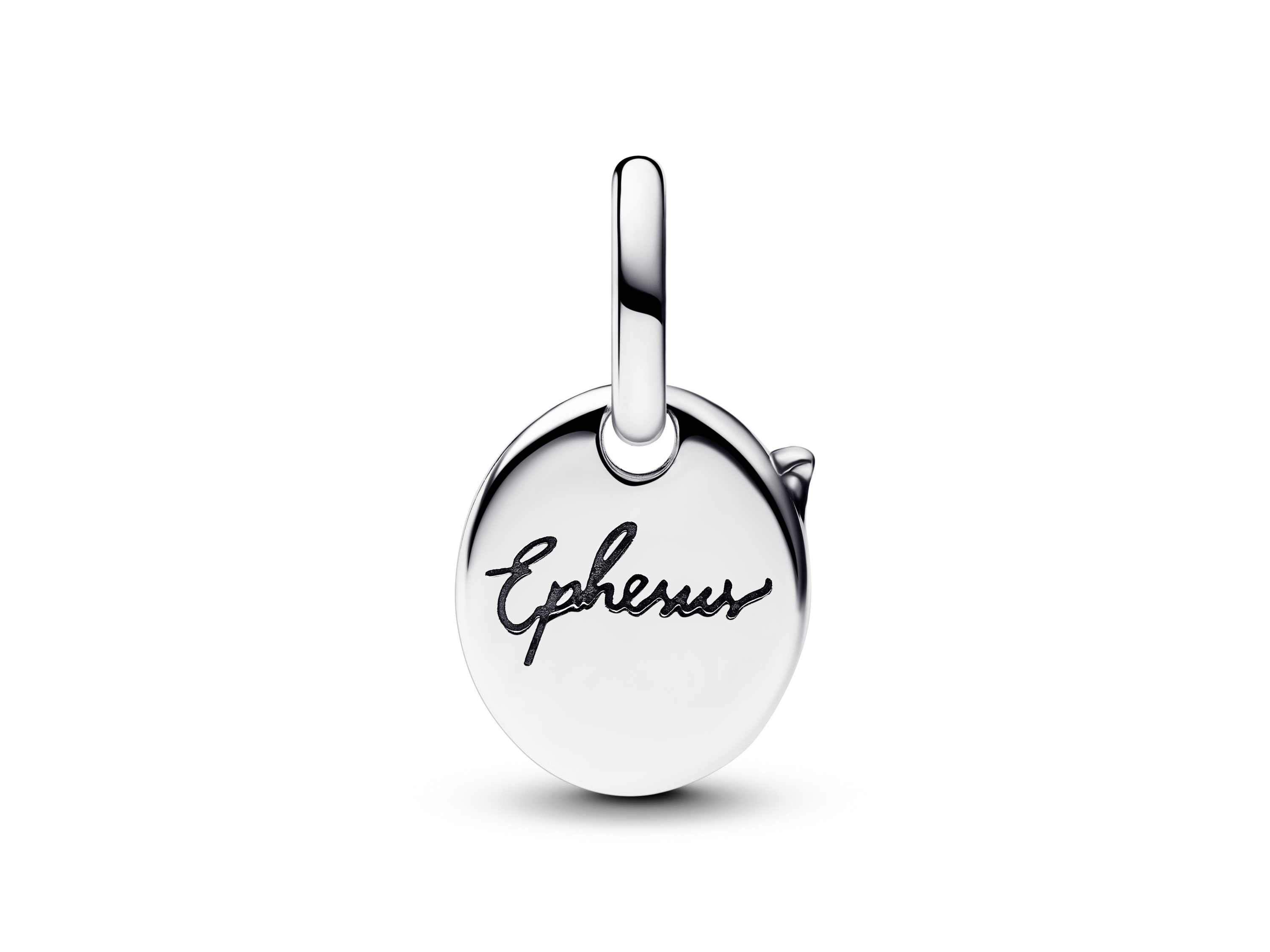 Pandora 793919C01 Ephesus Charm-Anhänger aus Sterling Silber mit gravierter Inschrift "Ephesus", elegantes Design, ideal für individuelles Schmuckstück oder als Geschenk.