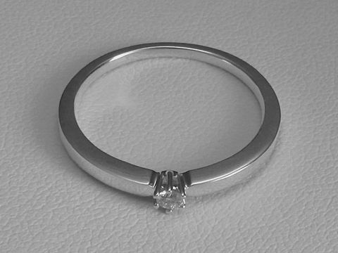 Verlobungsring aus Weißgold mit einem Brillant 0,05 ct W/si in der Größe 52. Hersteller Juwelier Harnisch, bis Größe 52/17. Elegantes und zeitloses Design.