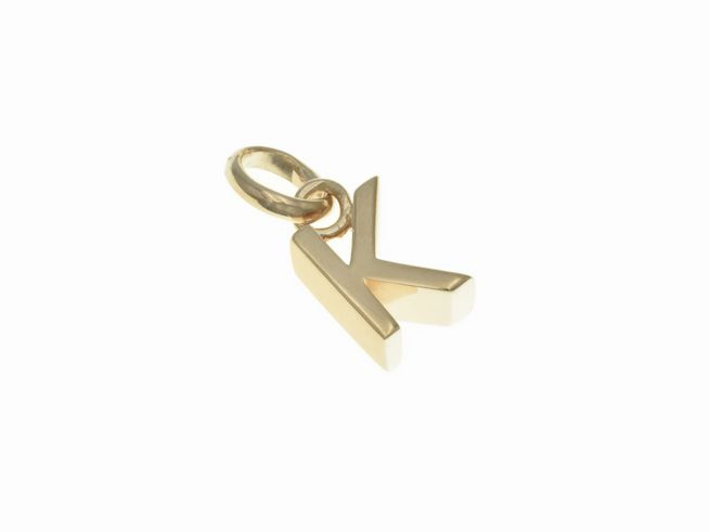 Anhänger aus poliertem Sterling Silber in Form des Buchstabens K, vergoldet in Roségold, hergestellt von Juwelier Harnisch. Ideal als persönliches oder modisches Accessoire.