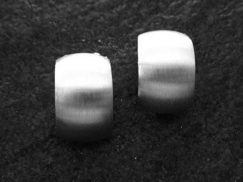 Ohrringe Ohr-Clips aus Sterling Silber in elegantem Design vom Hersteller Juwelier Harnisch, perfekte Ergänzung für stilvolle Outfits.