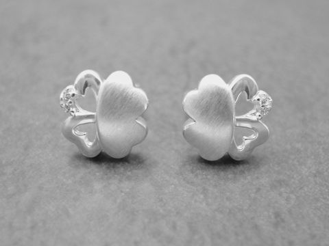 Ohrringe Glückskleeblatt aus Sterling Silber mit entzückendem Zirkonia in weiss, Hersteller Juwelier Harnisch, ideal für besonderen Anlass oder täglichen Gebrauch.