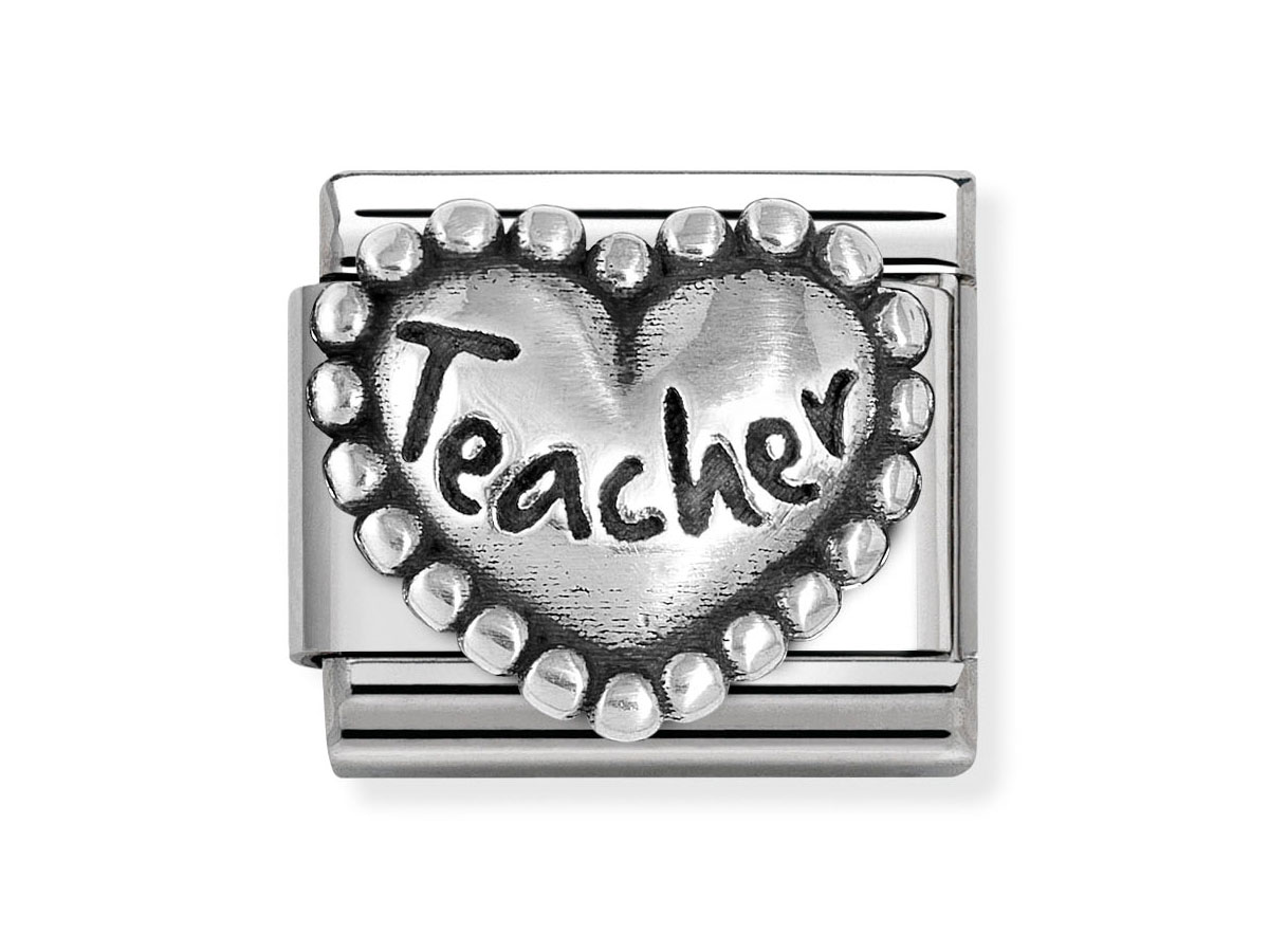 Kugelsilber Charm von Nomination mit oxidiertem Sterling Silber, das ein Herz mit dem Schriftzug Teacher umrandet von kleinen Perlen zeigt, ideal als Geschenk für Lehrer.