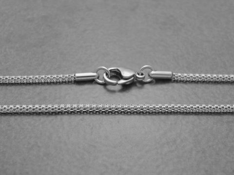 65436-0 Edelstahlkette im Mashmuster, 2 mm dick und 42 cm lang, mit praktischem Karabinerverschluss, Hersteller Juwelier Harnisch, ideal für modische Akzente.