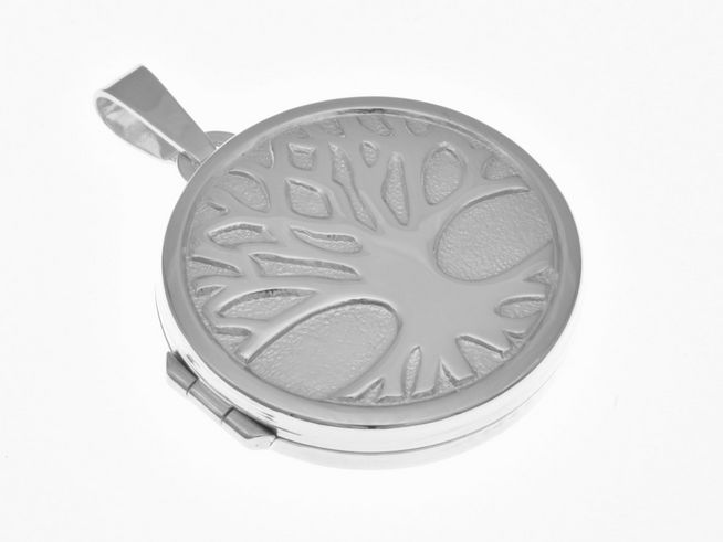 Runder Medaillon aus teilmattiertem Sterling Silber mit graviertem Lebensbaum, nostalgisches Design, erhältlich beim Hersteller Juwelier Harnisch.