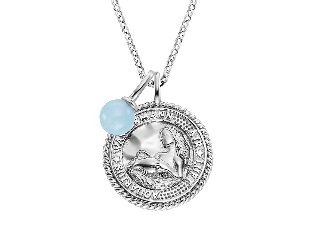 Kette mit einem runden Silberanhänger, der das Sternzeichen Wassermann zeigt, und einem blauen Achatstein, der an einer feinen silbernen Kette hängt.