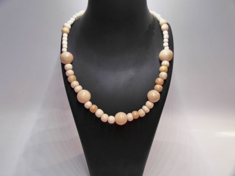 Holzkette mit Kugeln von 15 mm in naturbraun, Länge 60 cm, Hersteller Juwelier Harnisch, idealer Holz Schmuck für verschiedene Anlässe.