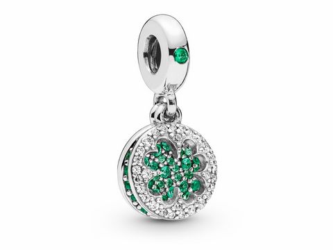 Kleeblatt Charm Anhänger von Pandora, gefertigt aus hochwertigem Sterling Silber, besetzt mit funkelnden grünen Zirkonia und umgeben von klaren Kristallen, ideal für Schmuckliebhaber.