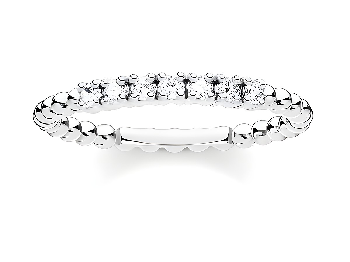 Ring von Thomas Sabo in Größe 48 aus Silber mit klaren Zirkonia-Steinen, elegant gestaltete Oberfläche mit glänzenden Details, ideal als modisches Accessoire.