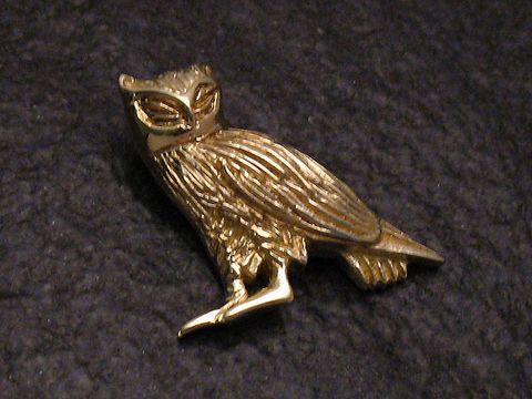 Eule Anhänger aus Silber vergoldet, stilvolles Design, präsentiert von Juwelier Harnisch, tierisches Motiv, ideal für stilvolle Akzente.