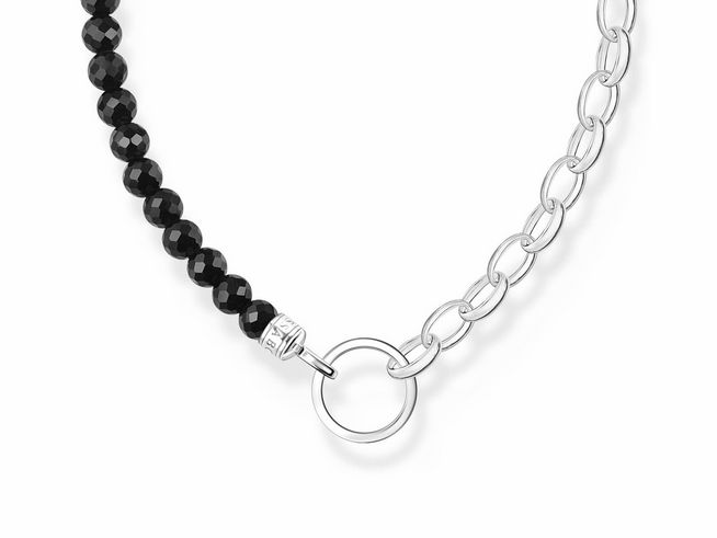 Elegante Thomas Sabo Kette aus Silber mit schwarzen Achatperlen, variabel von 40 bis 45 cm einstellbar, kombiniert mit einem modernen Kettenverschluss.