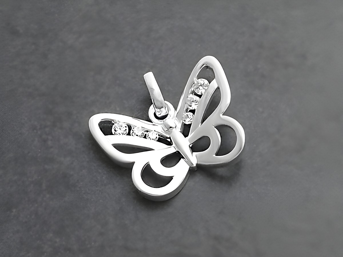 Schmetterling Sterling Silber Anhänger mit Zirkonia von Juwelier Harnisch, stilvolles Schmuckstück in Form eines Schmetterlings, elegante Details und glänzende Steine, ideal für Tierliebhaber.