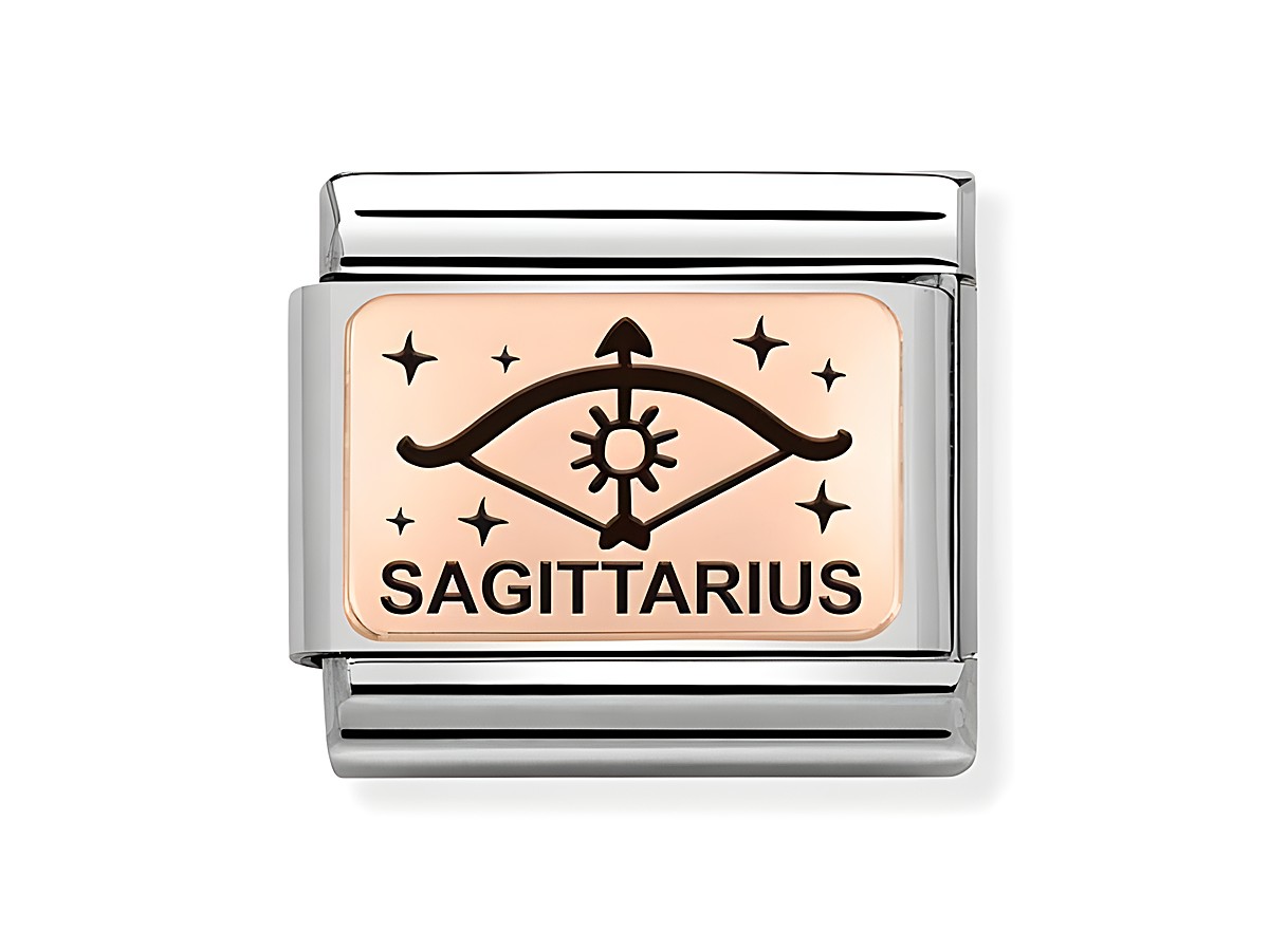 Edelstahl Roségold Charm von Nomination mit dem Sternzeichen Schütze, zeigt das Symbol des Schützen und den Schriftzug Sagittarius, umgeben von Sternen. Ideal für persönliche Armbänder.