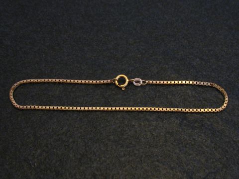 Venezianerkette Armband in Rotgold 585 mit einer Länge von 14,5 cm und einer Breite von 1,4 mm, Hersteller Juwelier Harnisch, elegantes Design ideal für jeden Anlass.