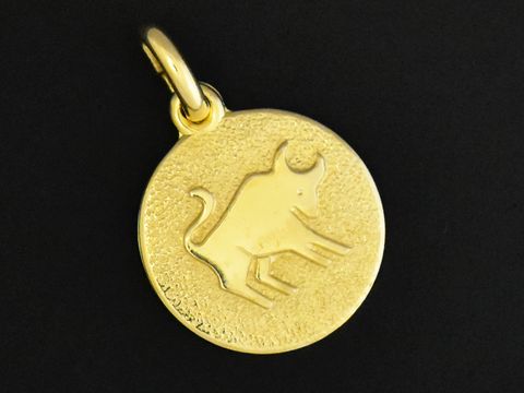 Stier Anhänger Gold 333 rund mit Stiermotiv, Hersteller Juwelier Harnisch, symbolisiert das Sternzeichen Stier und eignet sich ideal als Schmuckstück oder Geschenk.